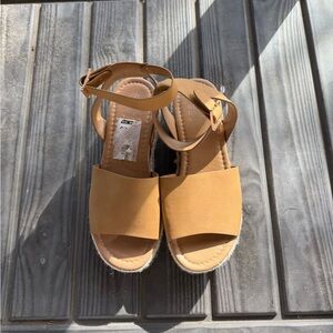 Elegant Tan Espadrille Sandals